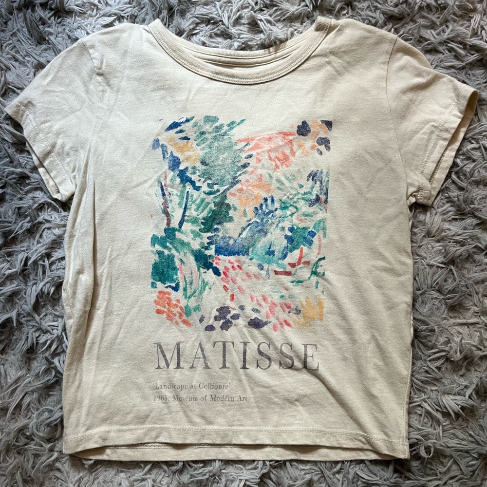 Hollister Cream Graphic Tee